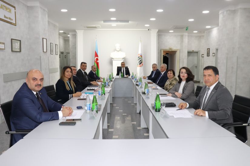 Azərbaycanda 2 vəkilin fəaliyyəti dayandırıldı