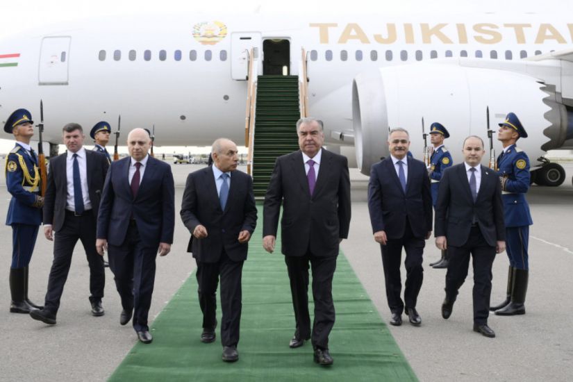 Tacikistan Prezidenti Emoməli Rəhmon Azərbaycana dövlət səfərinə gəldi