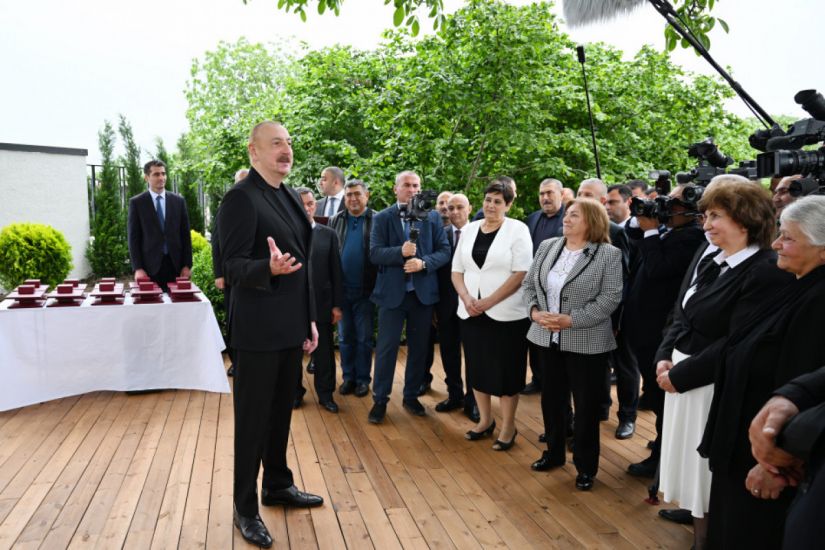 "Ermənistan Xocalıda törətdiyi vəhşiliyi etiraf etməli, bizdən üzr istəməlidir" -     Ali Baş Komandan