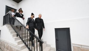 Prezident İlham Əliyev və birinci xanım Mehriban Əliyeva Xocalı şəhərinə köçən sakinlərlə görüşüblər -           Maraqlı dialoq - VİDEO - FOTO — foto 16