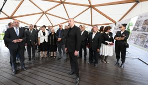 Prezident İlham Əliyev və birinci xanım Mehriban Əliyeva Xocalı şəhərinə köçən sakinlərlə görüşüblər -           Maraqlı dialoq - VİDEO - FOTO — foto 24
