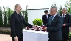 Prezident İlham Əliyev və birinci xanım Mehriban Əliyeva Xocalı şəhərinə köçən sakinlərlə görüşüblər -           Maraqlı dialoq - VİDEO - FOTO — foto 2