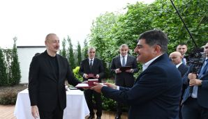 Prezident İlham Əliyev və birinci xanım Mehriban Əliyeva Xocalı şəhərinə köçən sakinlərlə görüşüblər -           Maraqlı dialoq - VİDEO - FOTO — foto 4