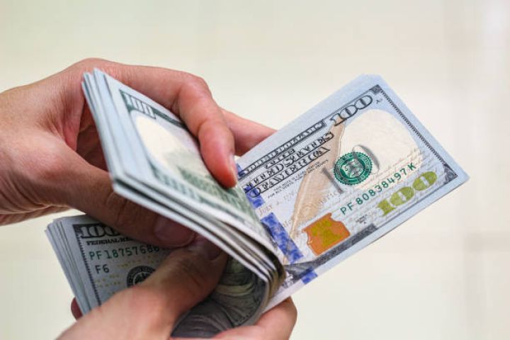 Dollar bu gün neçəyə satılır?