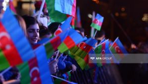 Bakıda Zəfər Günü münasibətilə keçirilən konsert atəşfəşanlıqla davam edib -   FOTO — foto 7