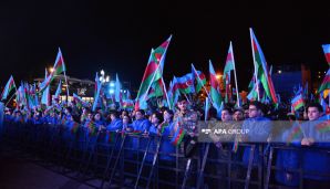 Bakıda Zəfər Günü münasibətilə keçirilən konsert atəşfəşanlıqla davam edib -   FOTO — foto 8