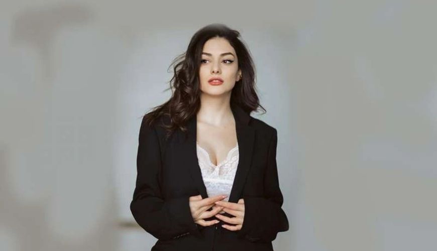 Azərbaycanlı aparıcı ölkəni tərk etdi