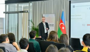 “Gələcəyini Qur!” təhsil təqaüdünü qazanmış abituriyentlərlə “Veysəloğlu Şirkətlər Qrupu”nda görüş keçirildi -       FOTOLAR — foto 3