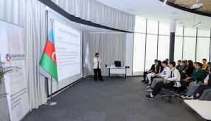 “Gələcəyini Qur!” təhsil təqaüdünü qazanmış abituriyentlərlə “Veysəloğlu Şirkətlər Qrupu”nda görüş keçirildi -       FOTOLAR — foto 7