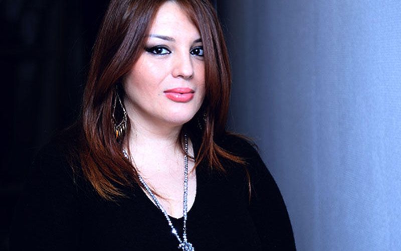 Əsəbiləşib özündən çıxdı: "Yalvarmayacağam, pul da verib..." -     VİDEO