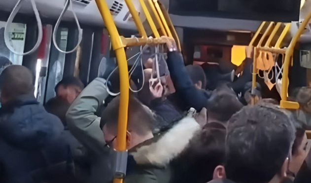 Elektrikli avtobusun enerjisi qurtardı: Sərnişinlər yolda QALDI -     VİDEO