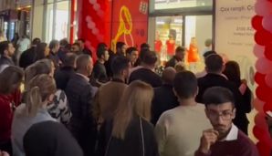 Bakıda "iPhone 16"ya görə növbəyə durdular -   Gecə mağazaya axışdılar - FOTOLAR — foto 1