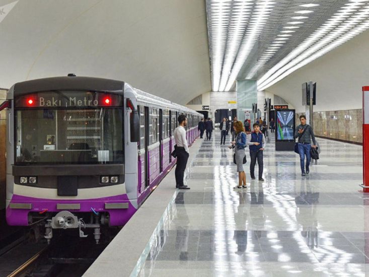 Metroda bu düyməni sıxmayın! -       Real görüntülər