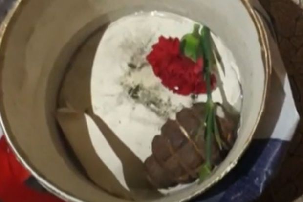 Bakıda evin qarşısına qumbara və gül qoyan şəxslə bağlı     QƏRAR