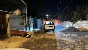 Bakıda söyüş söyən şəxs qohumlarını küçədə bıçaqladı -         FOTO — foto 2