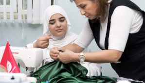 “Nar” nitq və eşitmə məhdudiyyətli şəxslər üçün peşə təlimlərinə dəstəyini davam etdirir -     FOTO — foto 5
