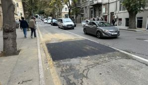 Bakının mərkəzində yol çökdü -   FOTOLAR — foto 4