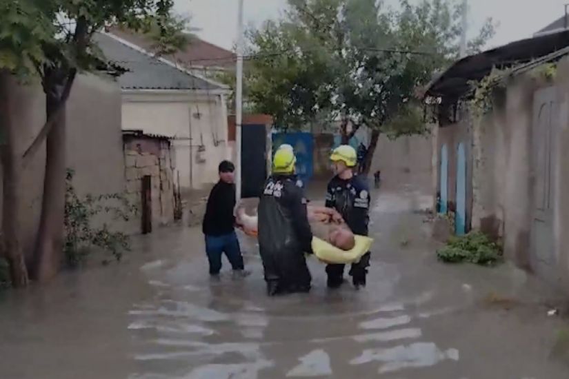 Yağış Bakı və Abşeronda fəsadlar yaratdı, FHN qüvvələri hərəkətə keçdi