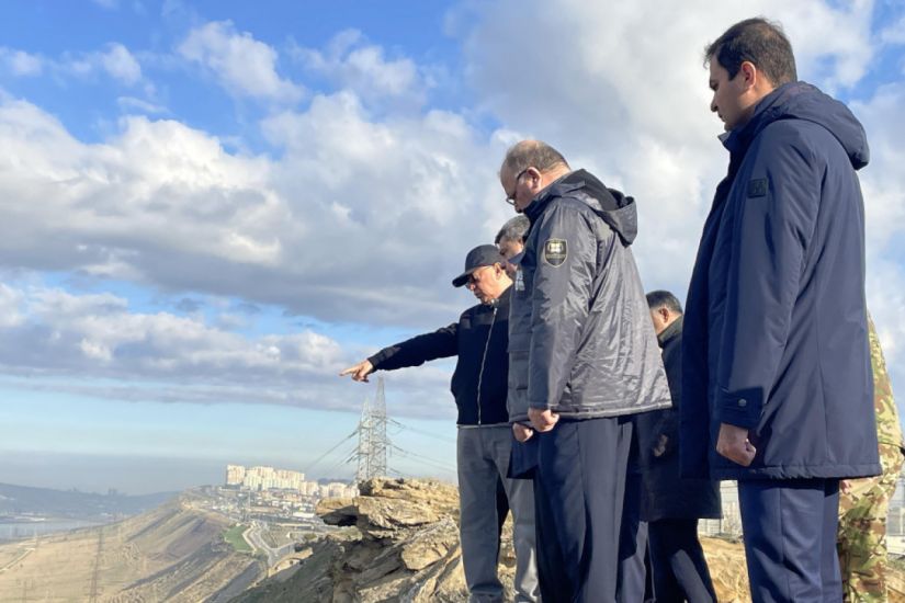 Kəmaləddin Heydərov Badamdarda uçqun təhlükəsi olan əraziyə gəldi