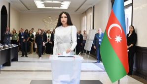 Prezident İlham Əliyev, birinci xanım Mehriban Əliyeva və qızları Leyla Əliyeva səs verib -       YENİLƏNDİ — foto 1