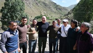 Prezident İlham Əliyev və Birinci xanım Mehriban Əliyevanın Kəlbəcər sakinləri ilə səmimi görüşü -       FOTO — foto 1