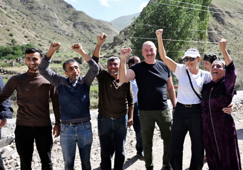 Prezident İlham Əliyev və Birinci xanım Mehriban Əliyevanın Kəlbəcər sakinləri ilə səmimi görüşü -       FOTO