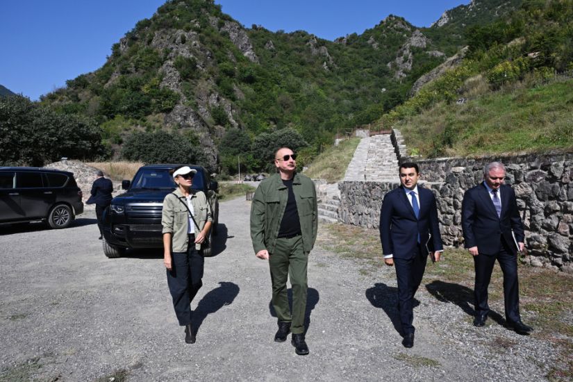 Prezident İlham Əliyev və birinci xanım Mehriban Əliyeva Kəlbəcərdəki Xudavəng monastır kompleksində olublar -       FOTO - YENİLƏNDİ