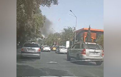 Metronun "Neftçilər" stansiyası yaxınlığında güclü yanğın başlayıb -     VİDEO