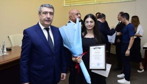 Xətai rayonunda yüksək bal toplayan tələbələrlə görüş keçirildi -       FOTOLAR — foto 6