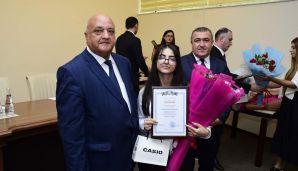 Xətai rayonunda yüksək bal toplayan tələbələrlə görüş keçirildi -       FOTOLAR — foto 8