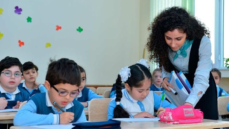 Müəllimlərə yeni status verilir? -     “Maaş və təqaüdləri artacaq”