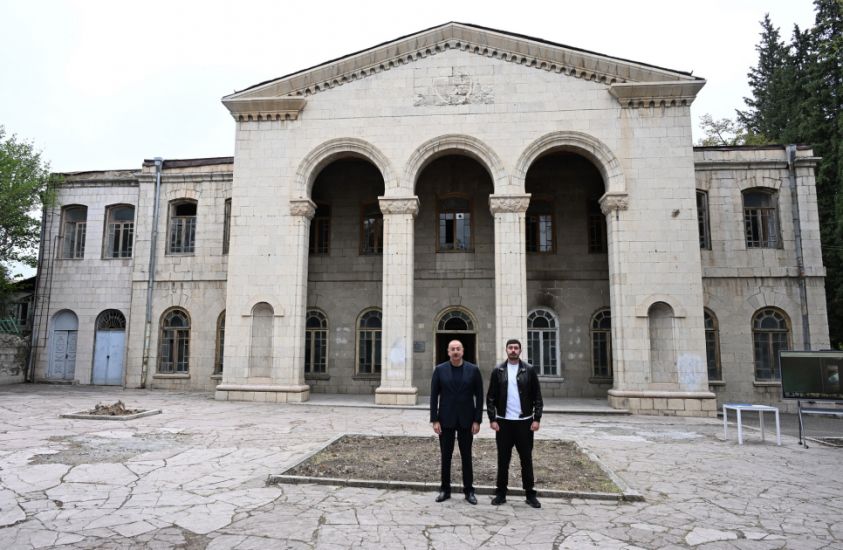 Prezident İlham Əliyev Xankəndi Dövlət Dram Teatrının binasında görüləcək işlərlə tanış olub -       YENİLƏNDİ