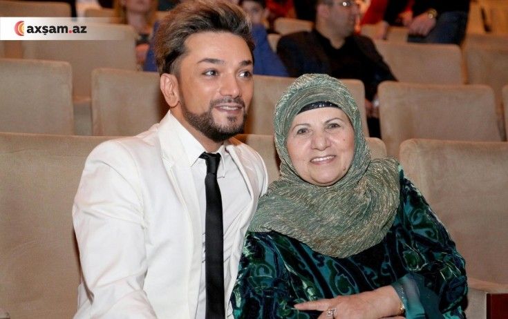 "İlk səhnə geyimlərimi anam tikib"
