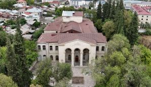 Prezident İlham Əliyev Xankəndi Dövlət Dram Teatrının binasında görüləcək işlərlə tanış olub -       YENİLƏNDİ — foto 1