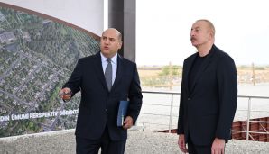 Prezident İlham Əliyev Ağdam rayonunun Eyvazxanbəyli kəndinin təməlqoyma mərasimində iştirak etdi -   YENİLƏNDİ - FOTOLAR — foto 2