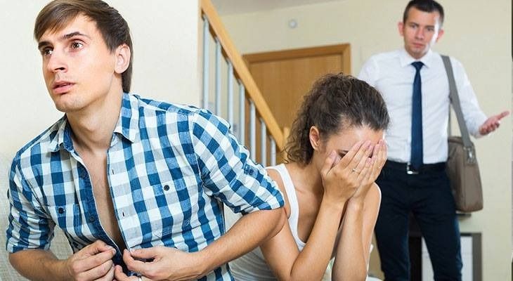 Əmisi oğlunu arvadı ilə eyni yataqda tutdu, iplə asaraq öldürdü -     HÖKM