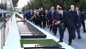 Bakıda "İqlim dəyişmələri və ədalətli keçid: həmkarlar ittifaqlarının rolu və fəaliyyətləri" mövzusunda beynəlxalq konfrans keçirilir -   FOTOLAR — foto 4