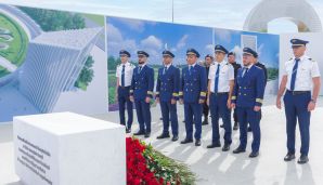“Azərbaycan Hava Yolları” QSC-nin rəhbərliyi və kollektivi şəhidlərin əziz xatirəsini yad edib — foto 1