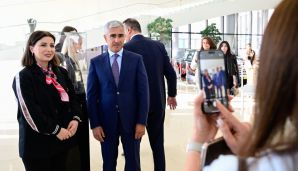 Heydər Əliyev Mərkəzində "Qəlbim sənindir” nadir incəsənət kompozisiyasının təqdimatı olub — foto 6