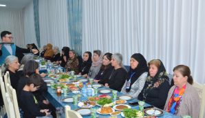 Xətai rayonunda Aprel şəhidlərinin anım günü ilə əlaqədar ehsan süfrəsi təşkil olundu -       FOTOLAR — foto 4