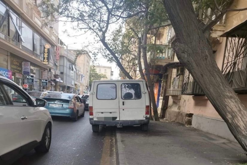 Səkilərdə avtomobil saxlayan sürücülərə xəbərdarlıq edildi