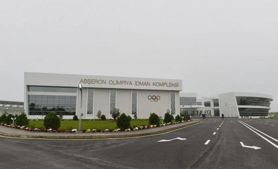 Abşeron Olimpiya Kompleksinin tavanından su damdı:     Oyun təxirə salındı