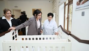 Mehriban Əliyeva və Leyla Əliyeva Bakıdakı 1 saylı körpələr evində və 1 saylı uşaq evi sosial xidmət müəssisəsində olublar — foto 2