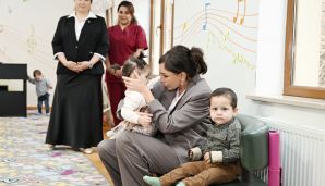 Mehriban Əliyeva və Leyla Əliyeva Bakıdakı 1 saylı körpələr evində və 1 saylı uşaq evi sosial xidmət müəssisəsində olublar — foto 8