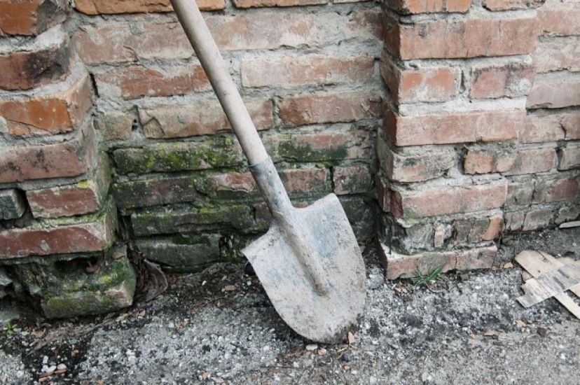 Qonşusunu öldürüb həyətində basdıran şəxs öz həyat yoldaşının intiharını niyə tələb edib?
