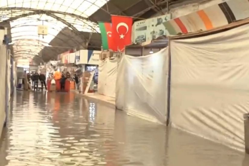 "Sədərək" ticarət mərkəzi su altında qaldı -     VİDEO