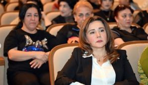 Nazir qalmaqal baş verən teatrın kollektivi ilə görüşdü -   Nələr müzakirə olunub? - FOTO — foto 4