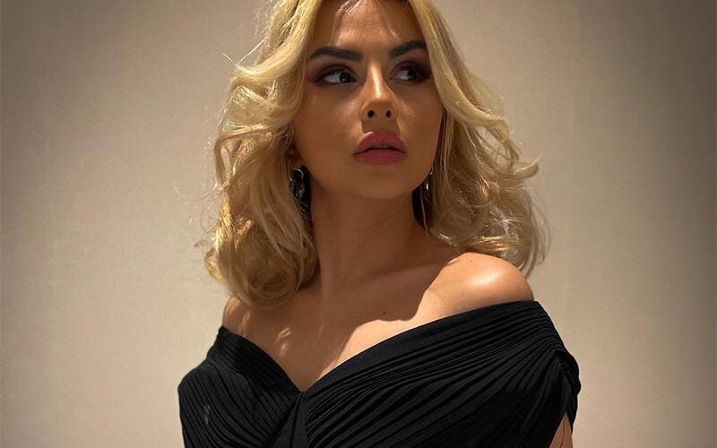 Azərbaycanlı aktrisa hovuz kənarından VİDEOsunu yaydı
