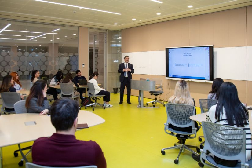 ADA Universitetinin tələbələri üçün “Media sahəsi üzrə qanunvericiliyin ümumi aspektləri” mövzusunda mühazirə deyilib -       FOTO