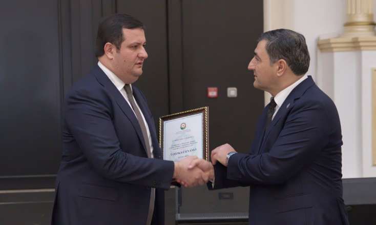 Azərbaycanlı iş adamı AZAL təyyarəsində ölənlərin yaxınlarına Qazaxıstanda ev verdi